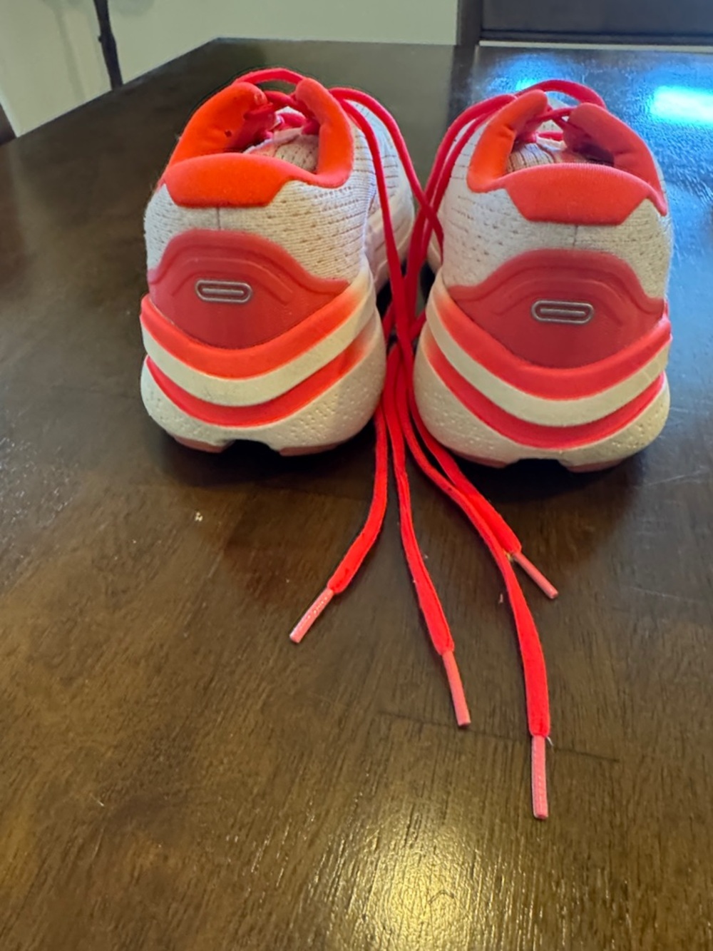 Brooks Ghost Max 2 Running Shoes White Pink Women’s Size 9 EU 40.5 - Picture 3 of 7